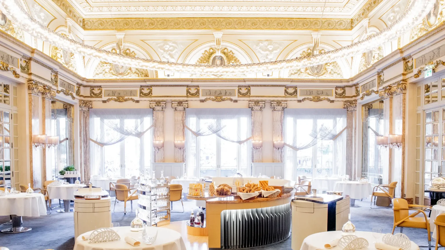 hol hotelu w monte carlo hotel de paris