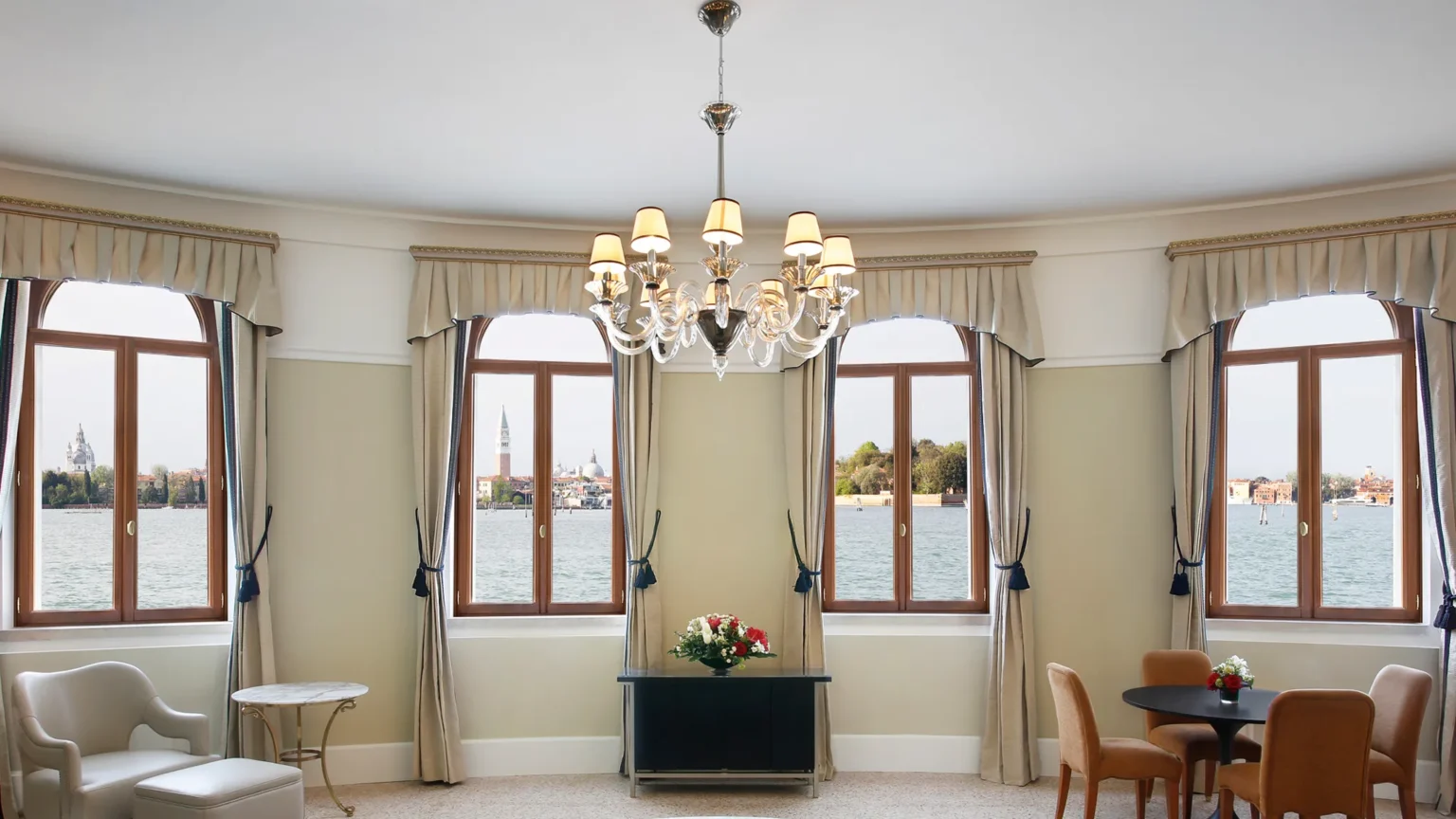 livingroom sanclementepalacekempinski veniceitaly crhotel