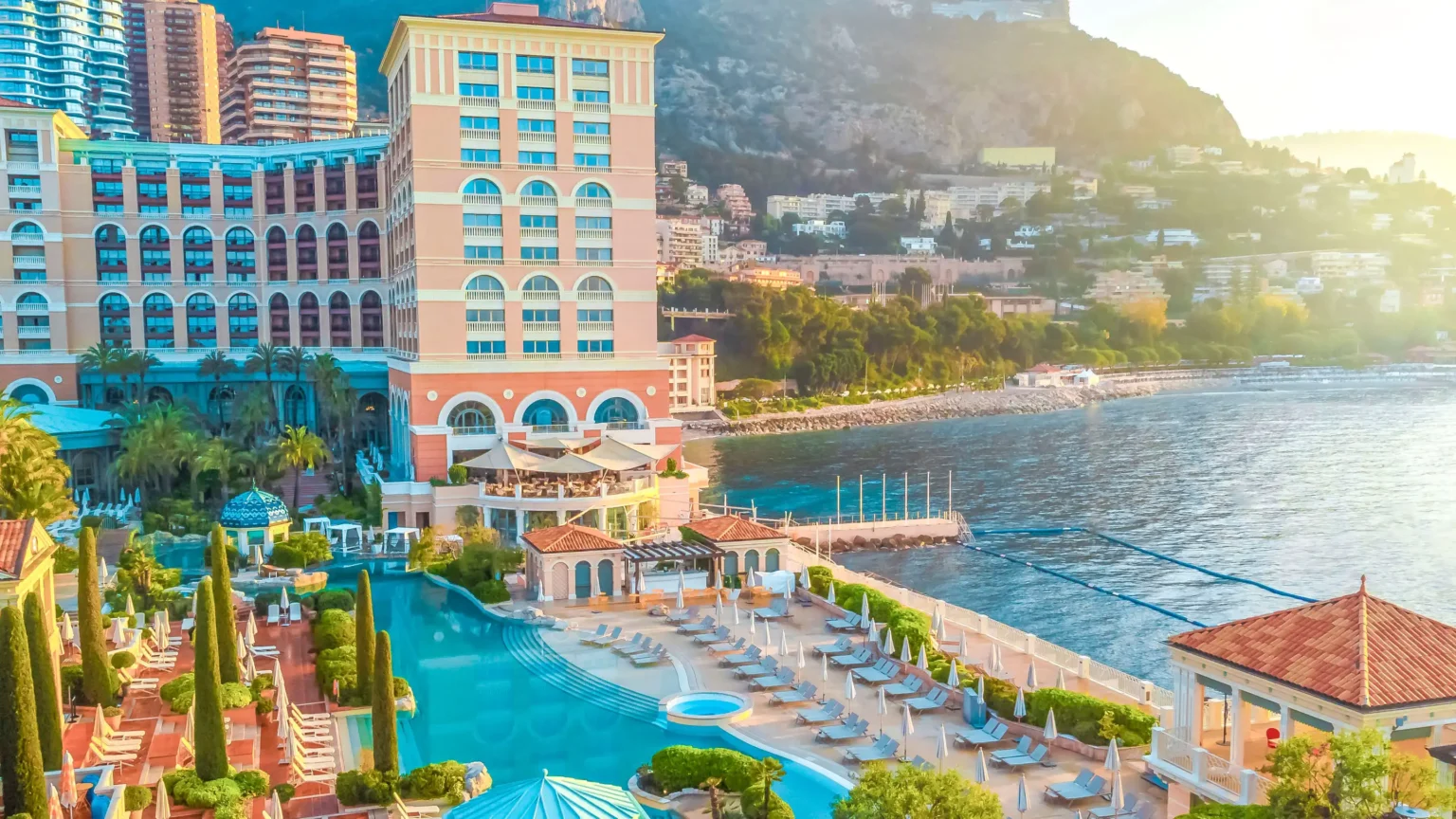 widok z lotu ptaka na monte-carlo beach