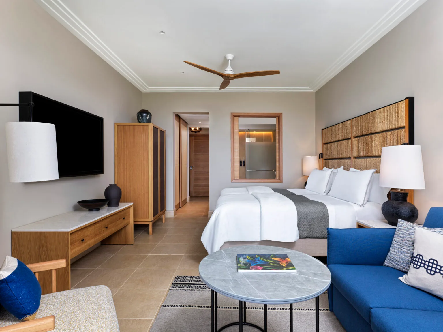 лаунж-зона отеля westin costa navarino