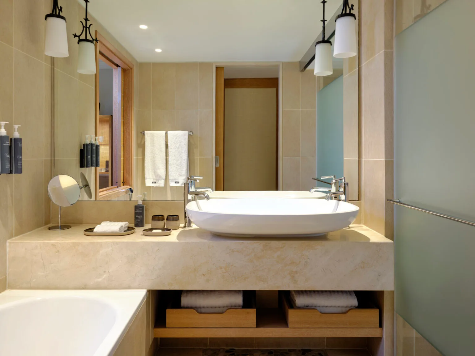 ванная комната 1 в отеле westin costa navarino