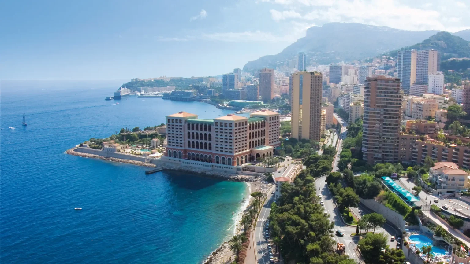 widok z lotu ptaka na monte-carlo beach
