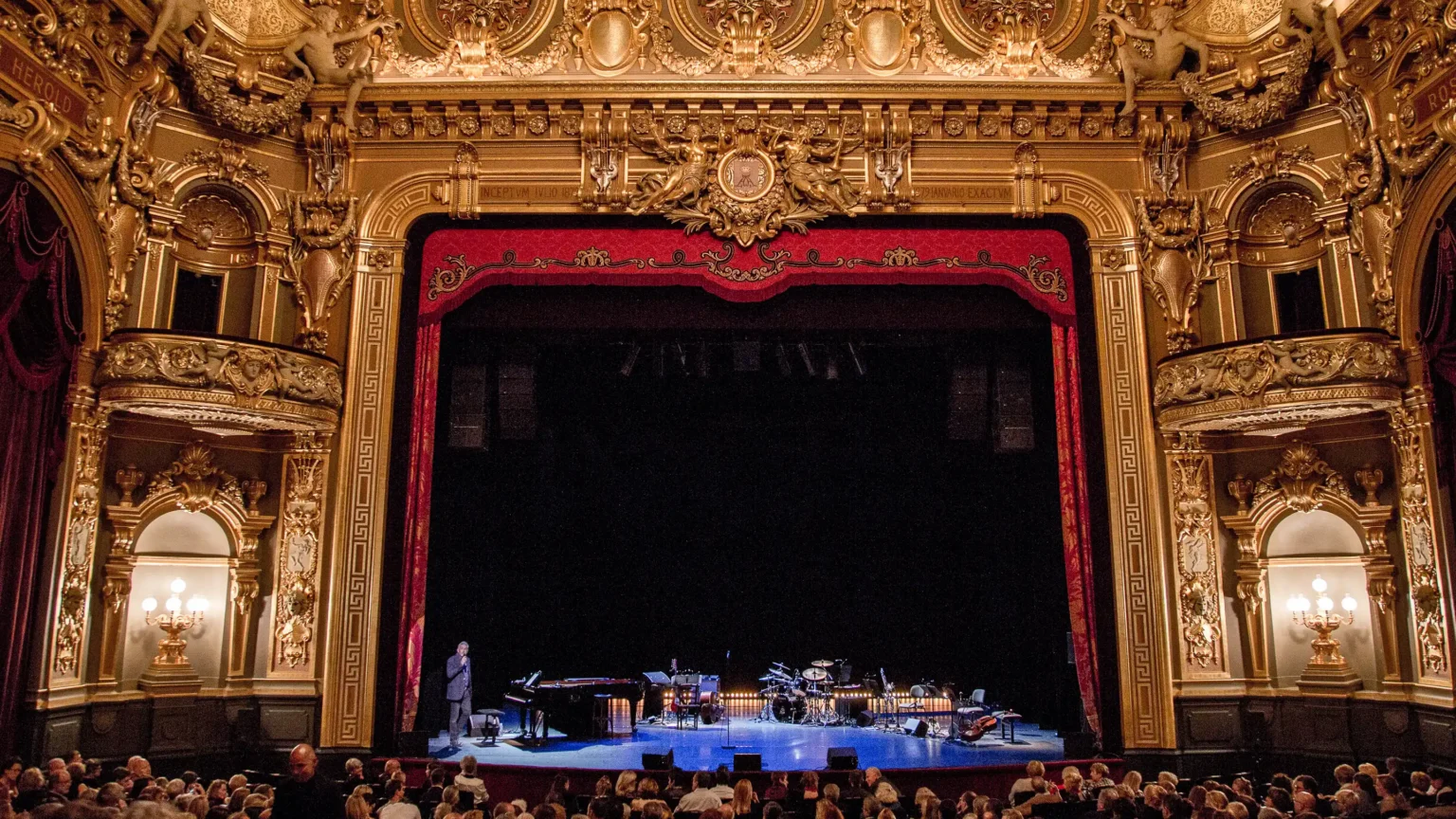 widok na scenę główną teatru w monte carlo