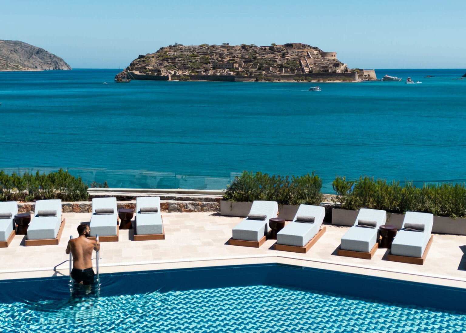 chora adults pool medium