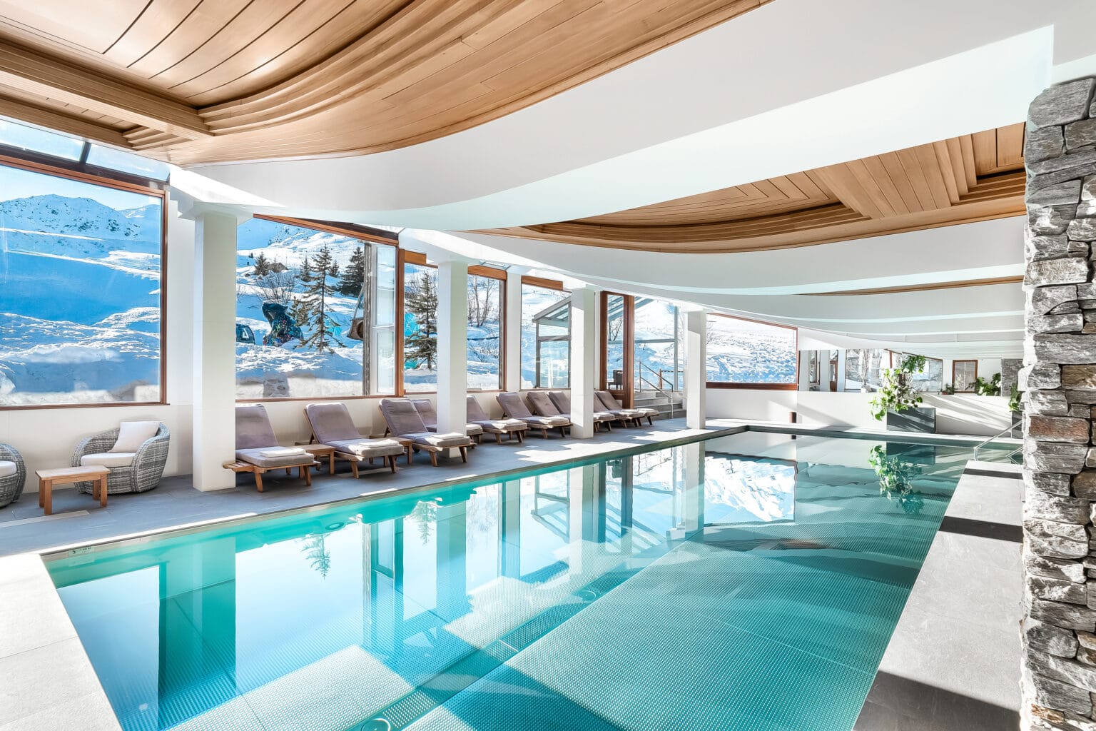 29 PISCINE INTERIEURE HOTEL ANNAPURNA COURCHEVEL_Paul BRECHU©