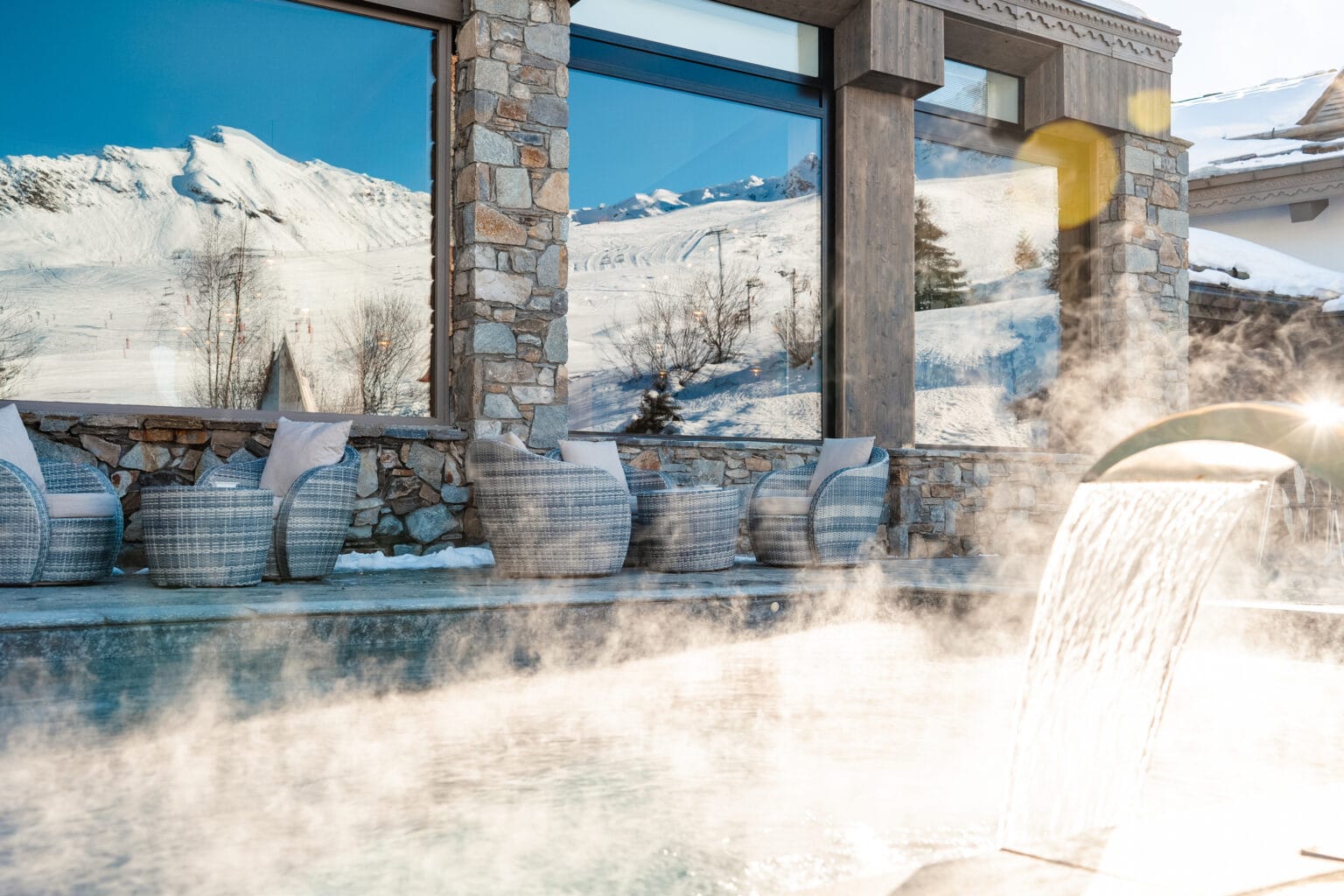 31 PISCINE EXTERIEURE HOTEL ANNAPURNA COURCHEVEL_Paul BRECHU©