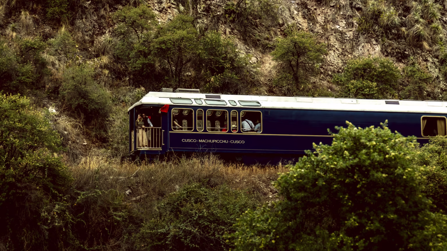 belmond hiram bingham pociąg z zewnątrz