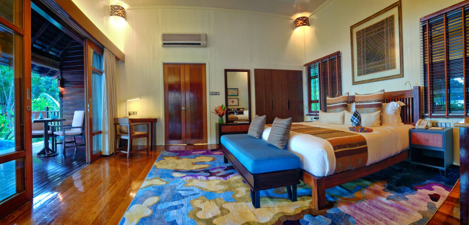 ASCII   Kolor stitching | 5 pictures | Size: 7436 x 3580 | Lens: Standard | RMS: 3.45 | FOV: 128.77 x 56.79 ~ -1.57 | Projection: Cylindrical | Color: LDR |