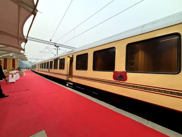 palace on wheels train