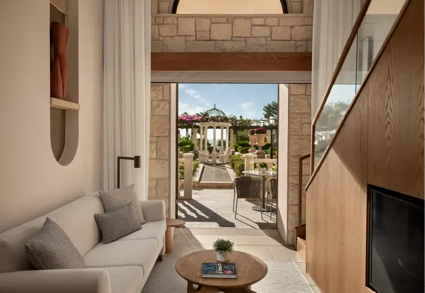 s duplex suite on royal garden 400x267