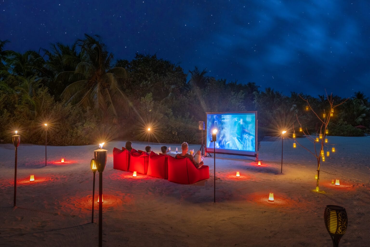 niyama private islands family movie under the stars 01