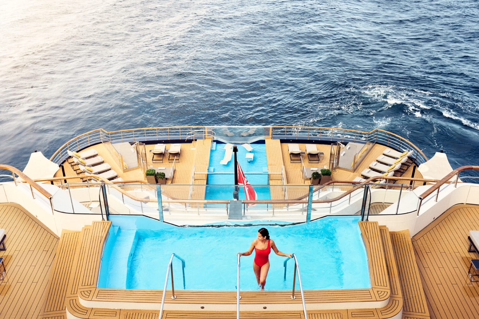 ev 2024 lifestyle splash pool 001