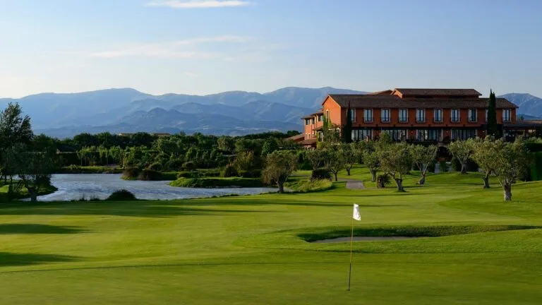 hotel peralada wine spa & golf pole golfowe 1