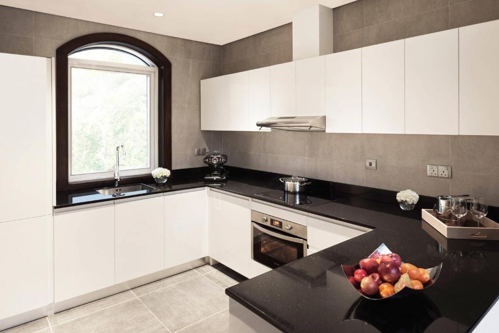 the ritz carlton abu dhabi, grand canal apartament z kuchnią