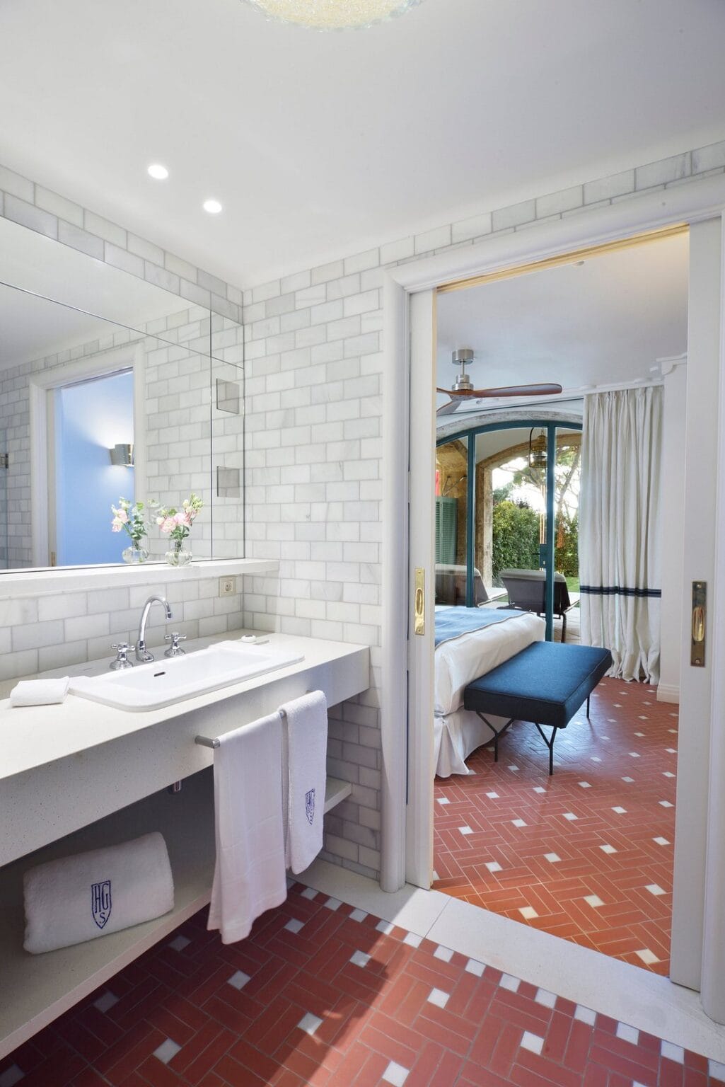 hostal de la gavina garden suite 2 bedroom łazienka