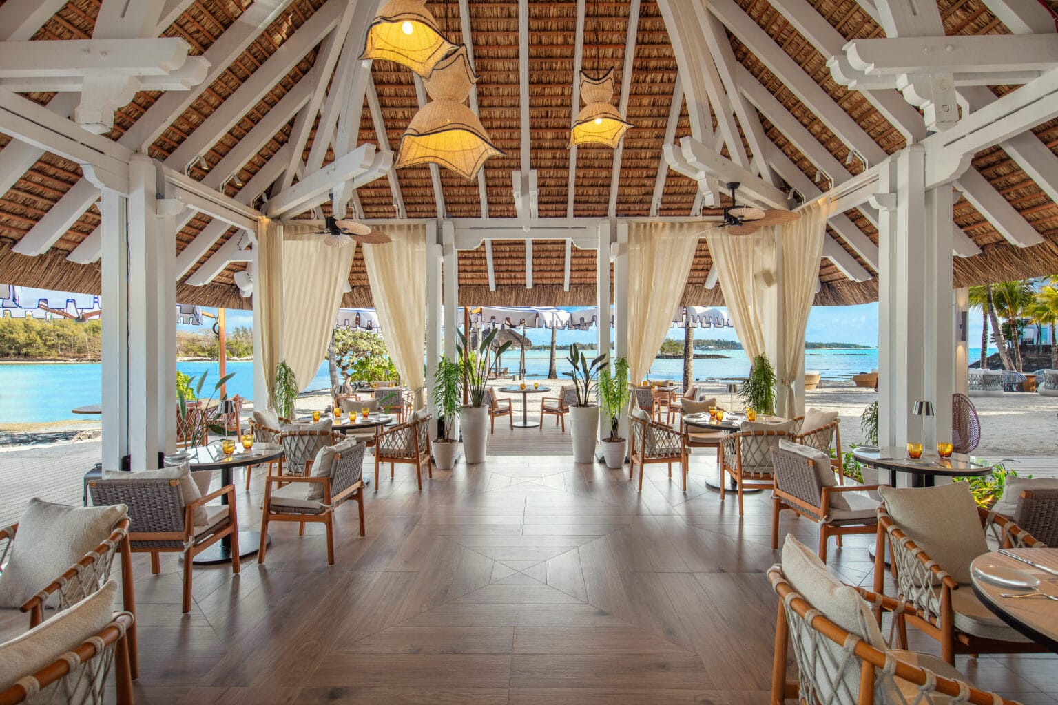 shangri la le touessrok mauritius coco's beach house restaurant terrace 1