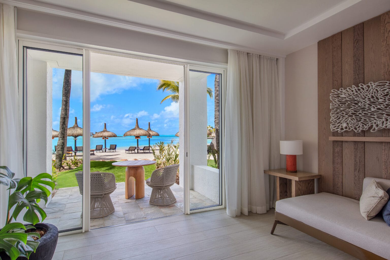 shangri la le touessrok mauritius hibiscus beachfront room