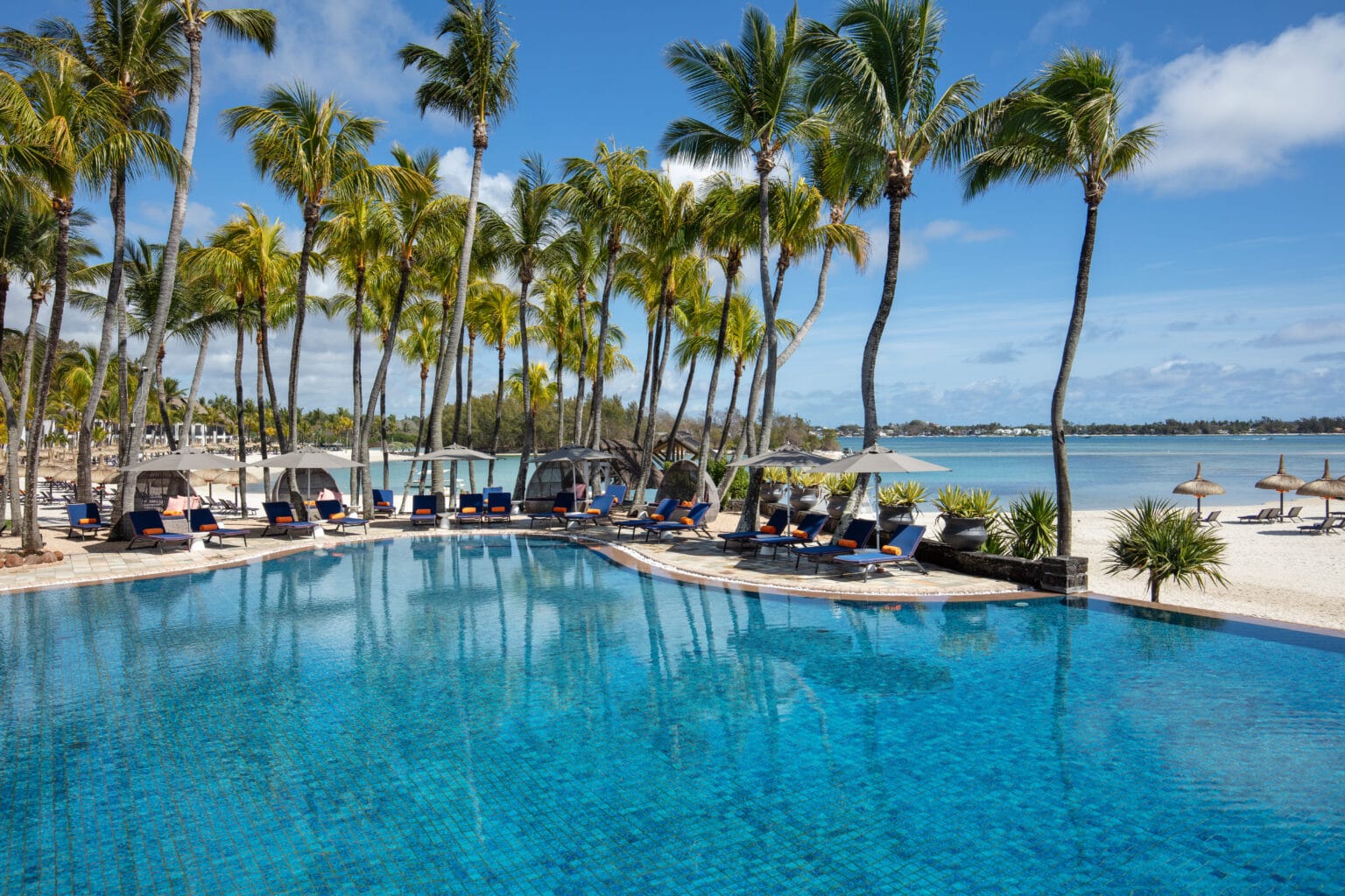 shangri la le touessrok mauritius main pool