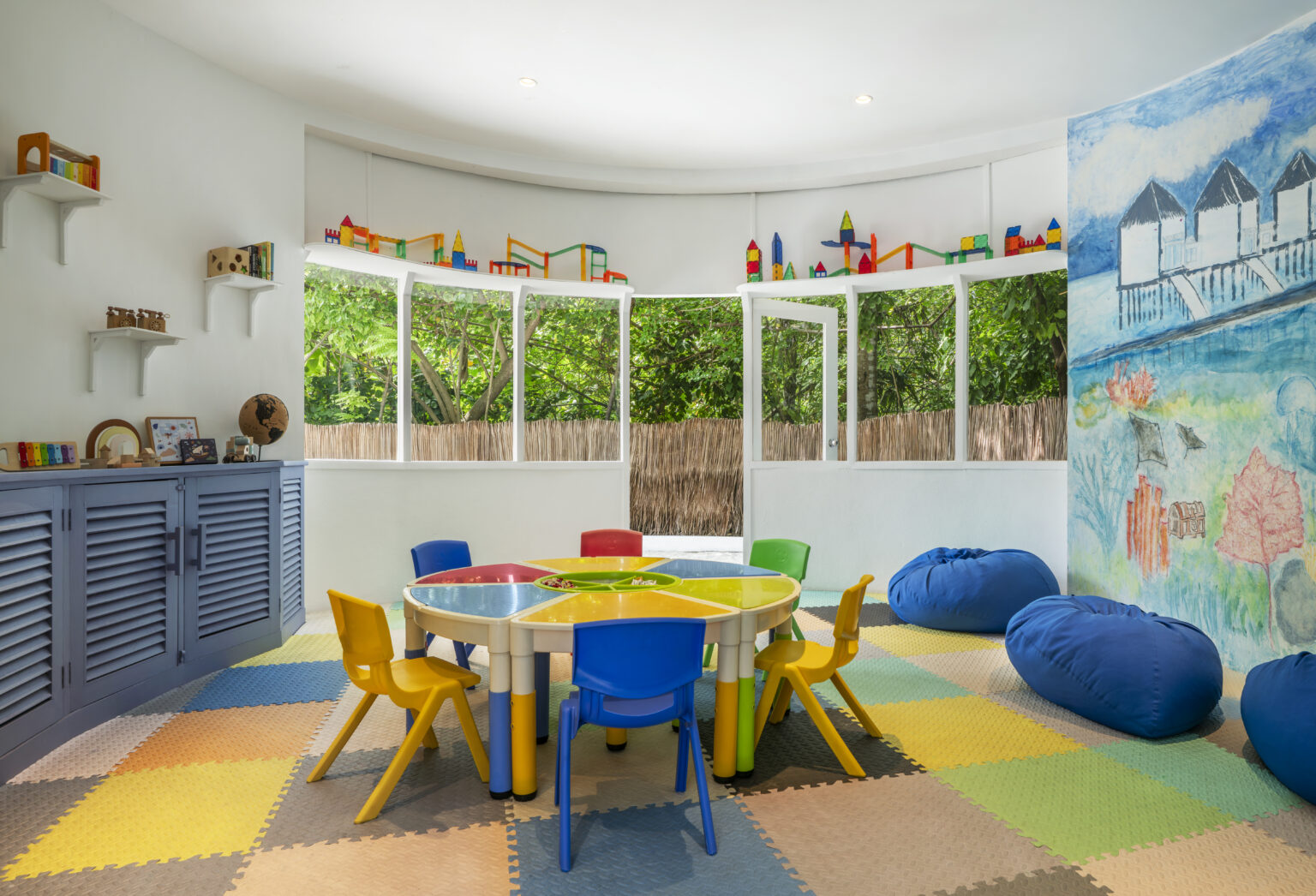 ak mlehp faru kids' club inside 02