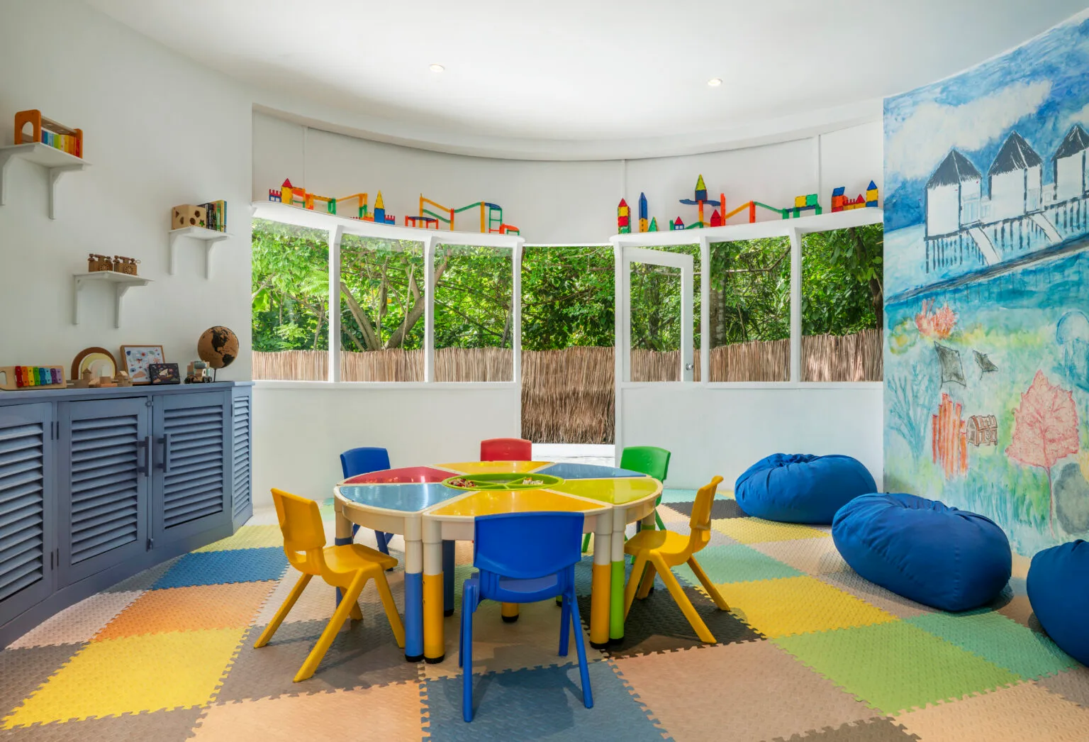 ak mlehp faru kids' club inside 02