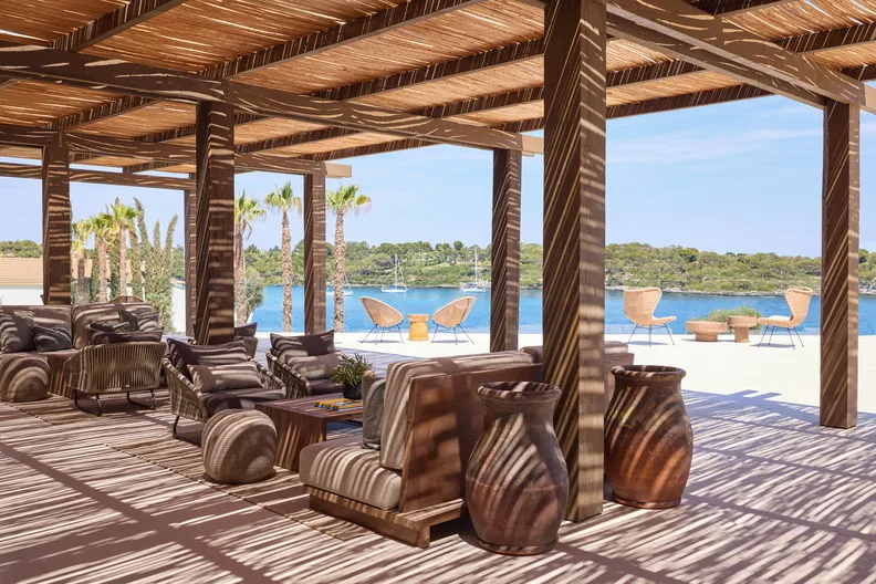 Лобі-бар ikos porto petro6250 том 3 jm 792x528