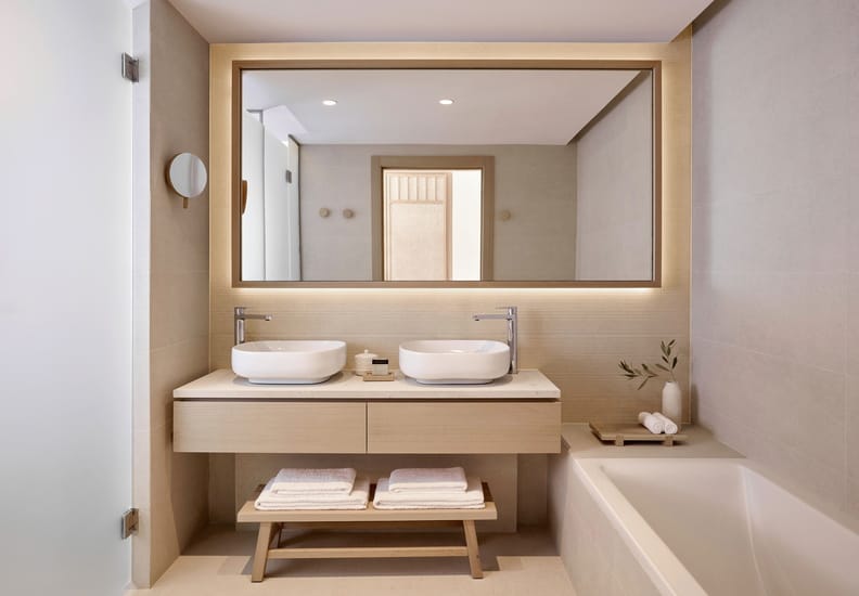 ikos porto petro deluxe junior suite bathroom 0388 792x550