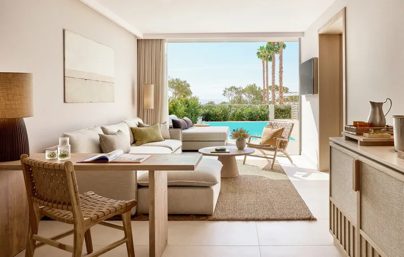 Номер-люкс ikos porto petro з однією спальнею, приватним басейном, 792x505