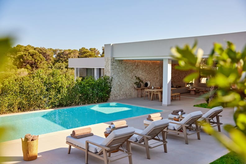 ikos porto petro deluxe two bedroom bungalow private pool exte1092 vol.3 792x528