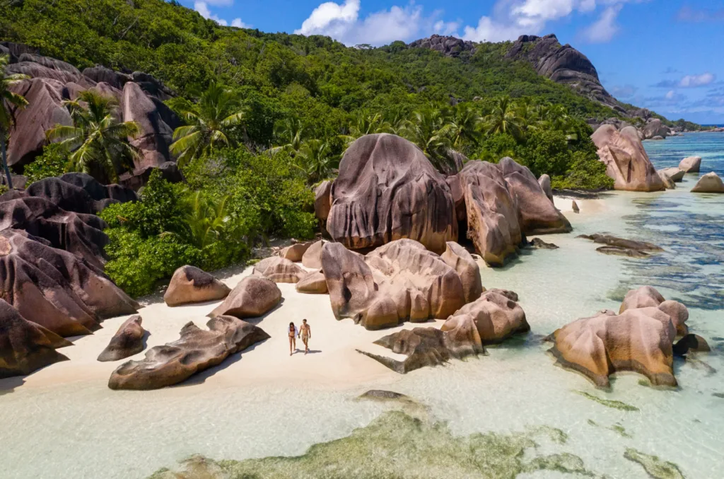 Anse Takamaka, Праслін, Сейшельські острови, Raffles Seychelles, Готель рекомендований для сімейного відпочинку та для відпочинку на двох, Luxury hotel Raffles Seychelles