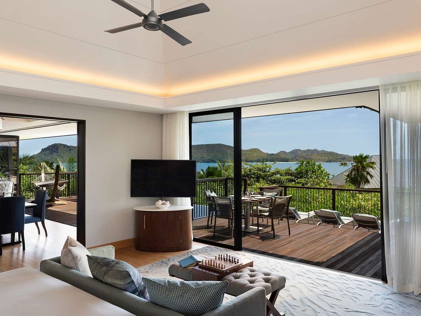 raffles seychelles guest room salon