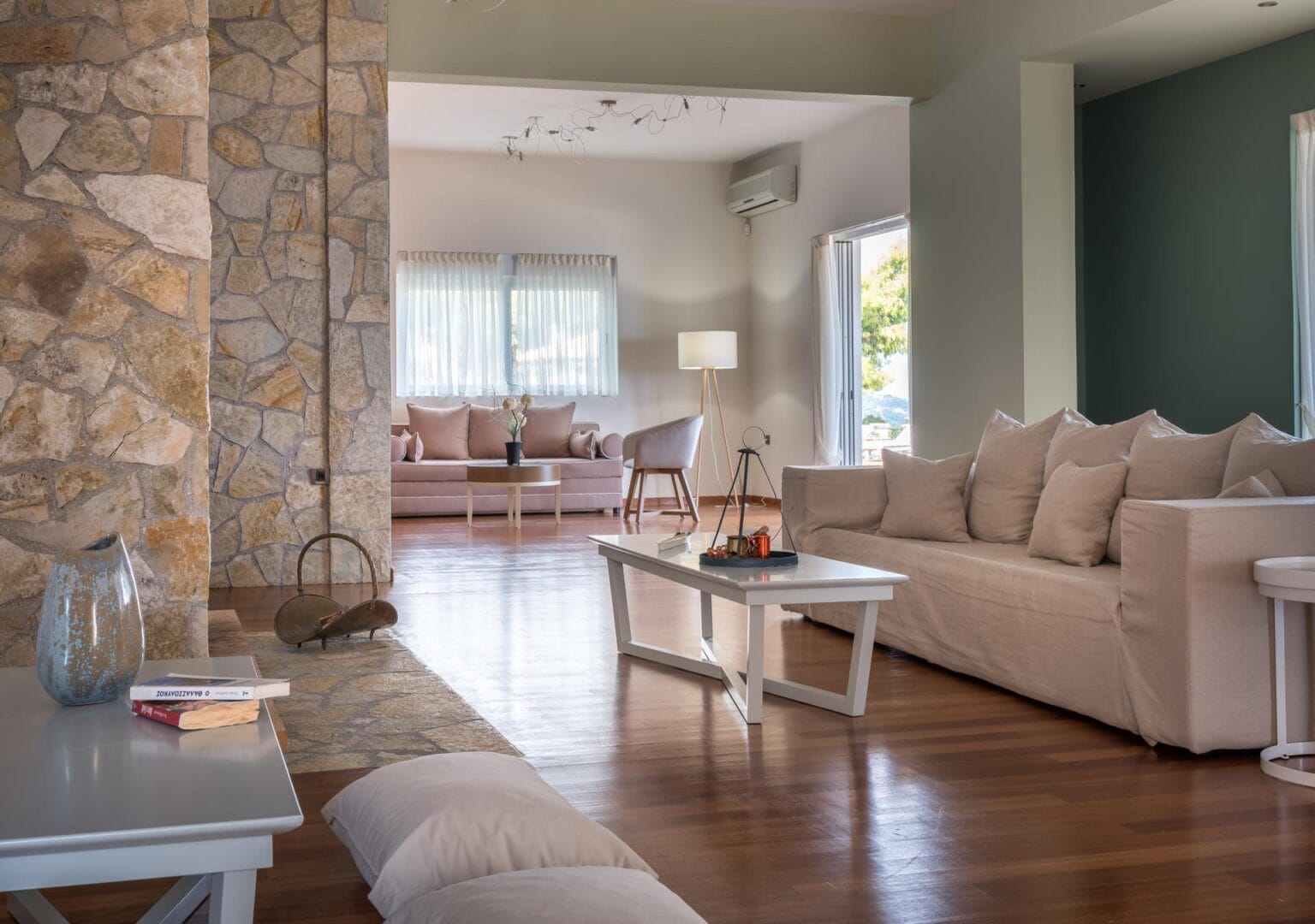 salon w jednej z villi Serenus Luxury Villa