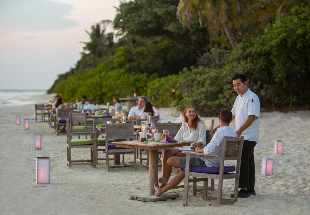 wycieczki dla Malediwy zima 2024/2025,Niezapomniane wycieczki dla Malediwy zima 2024/2025,Four Seasons Resort Maldives at Landaa Giraavaru – edukacja i zabawa w jednym,Główne atrakcje Velaa Private Island,Velaa Private Island – dla rodzin,które cenią sobie prywatność,Prywatne wille z dużymi ogrodami i basenami na Malediwach,Lekcje nurkowania dla rodzin dla Malediwach,One&Only Reethi Rah – wyjątkowe doświadczenie dla całej rodziny,Aktywne wakacje dla całej rodziny,Kierunek Malediwy na rodzinne wakacje 2024/2025,Soneva Fushi – Luksus i ekologia w harmonii z naturą