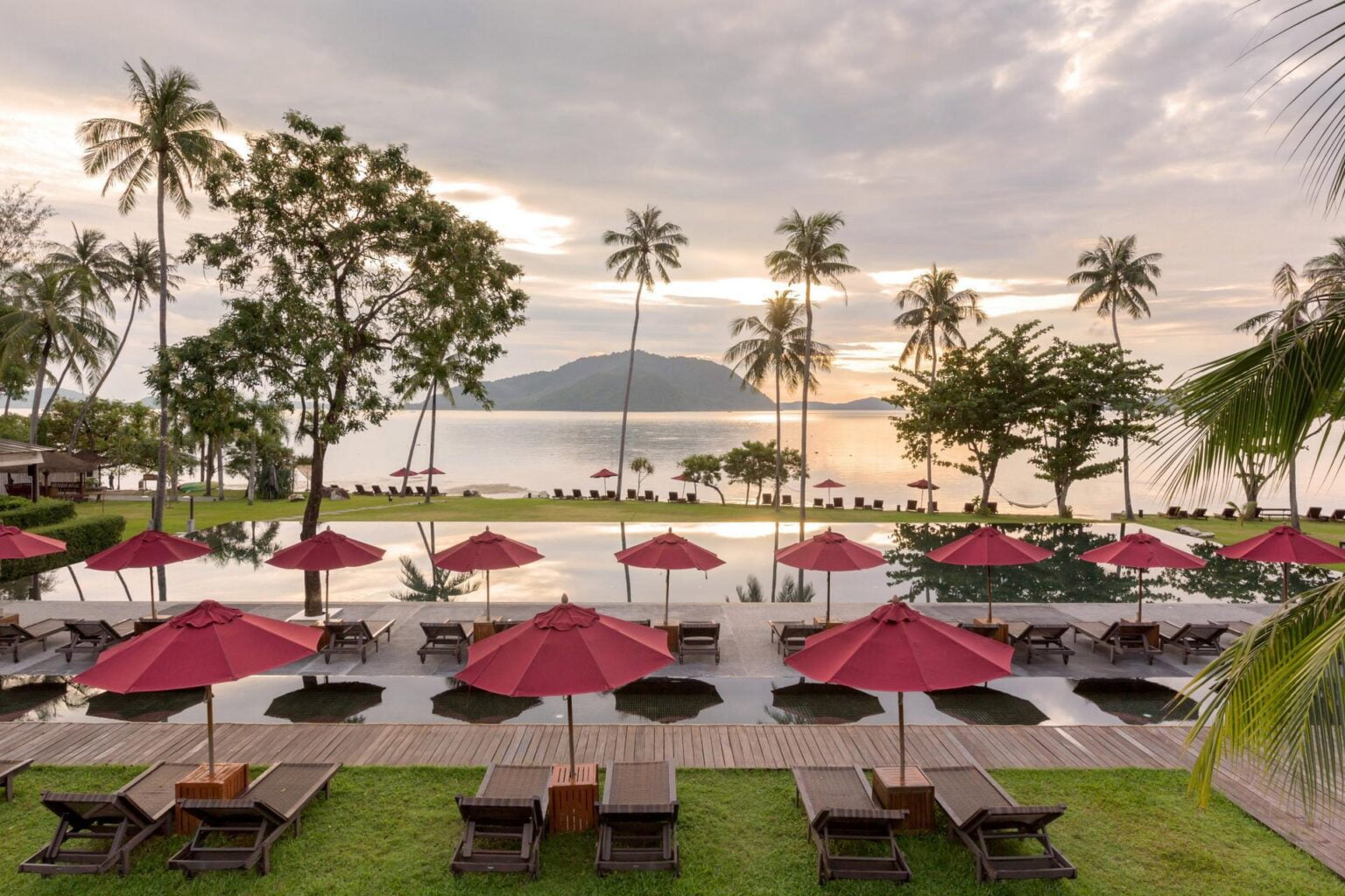 013_swimming-pool-The-Vijitt-Resort-Phuket.jpg