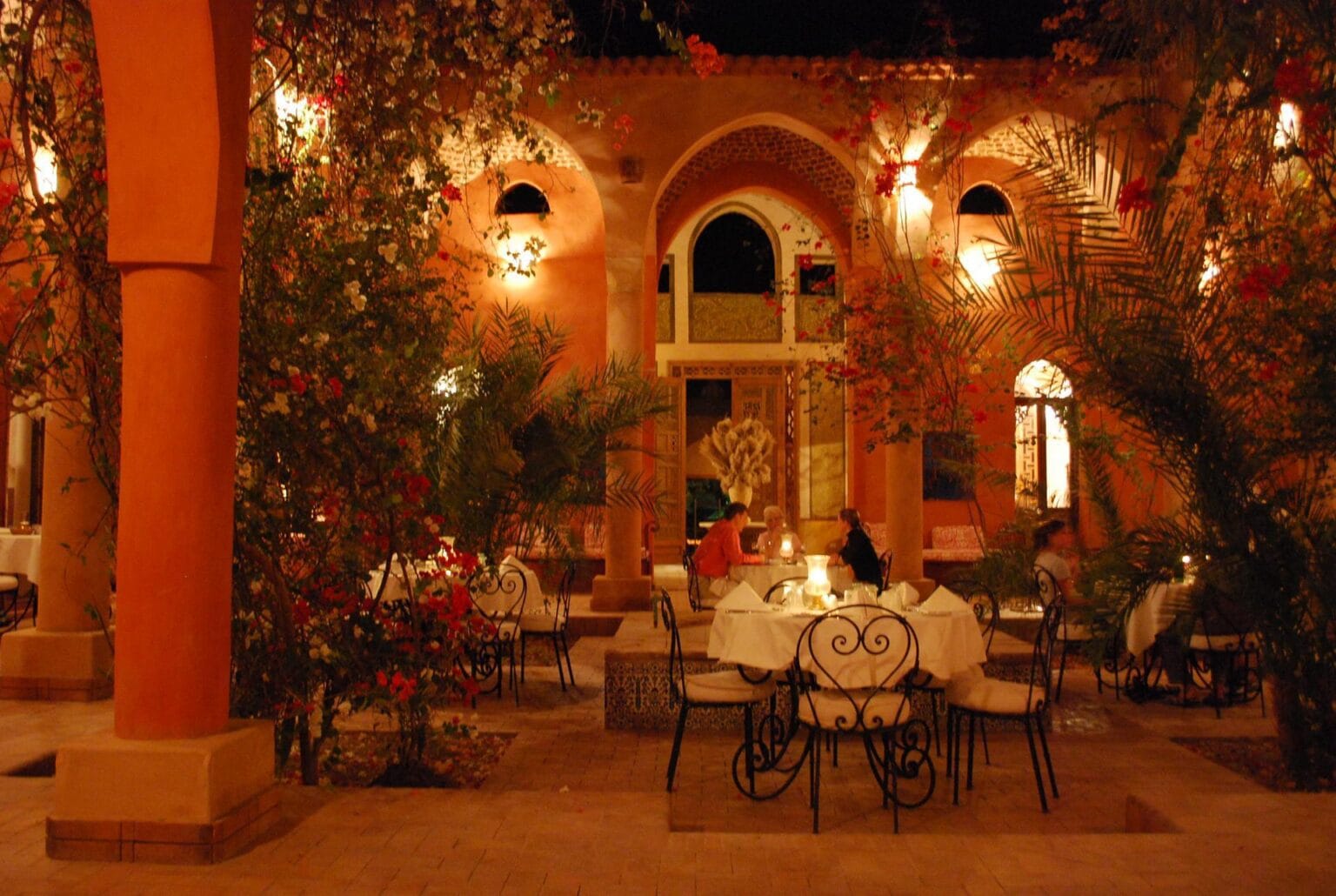 09-main-restaurant.jpg