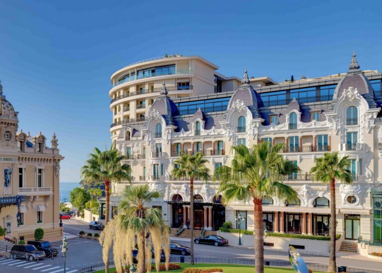 Hotel z widokiem na morze śródziemne,Prywatna plaża w Monte Carlo,Hôtel de Paris
