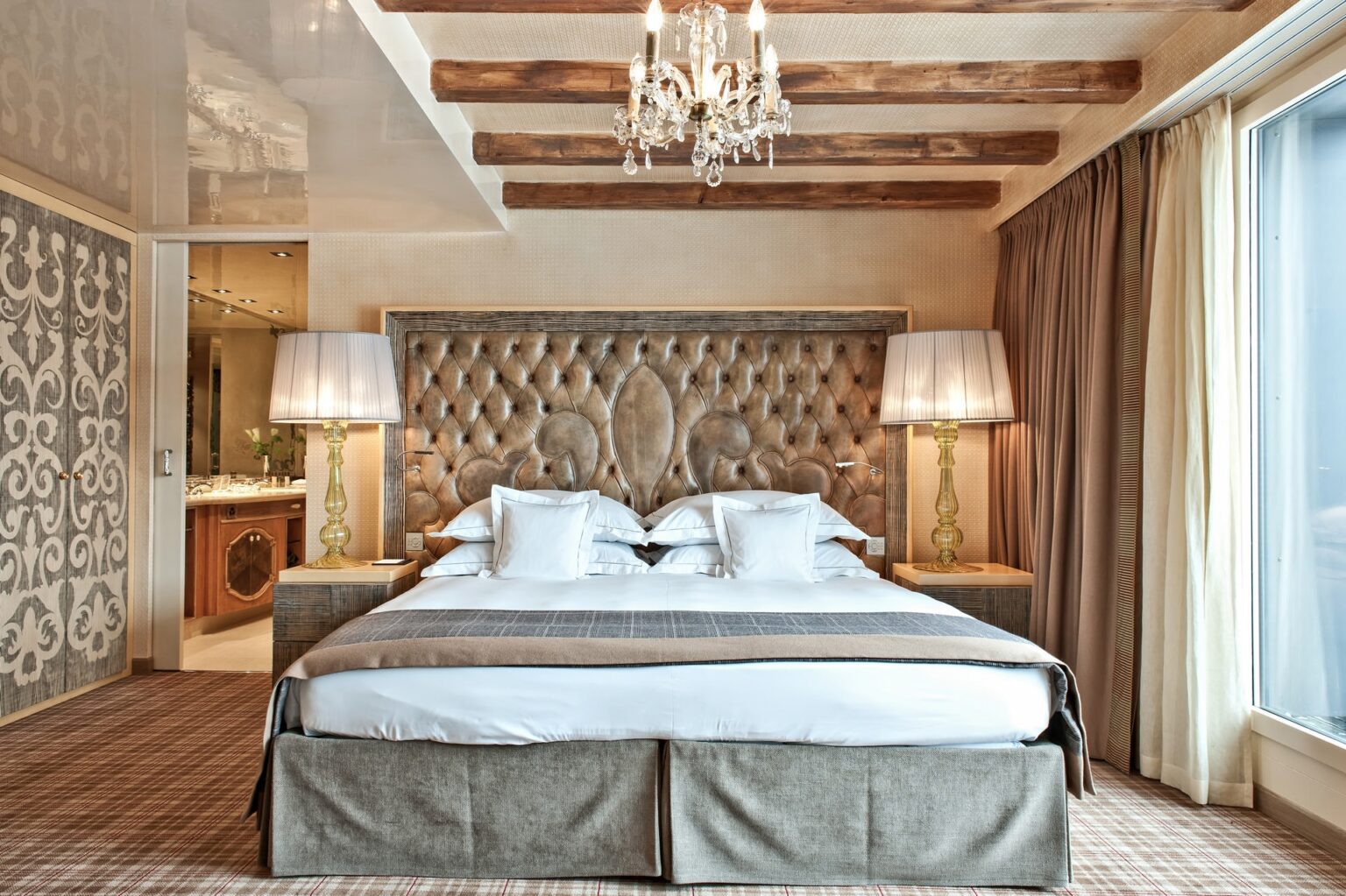 108991359-H1-Carlton_Penthouse_bedroom.jpg