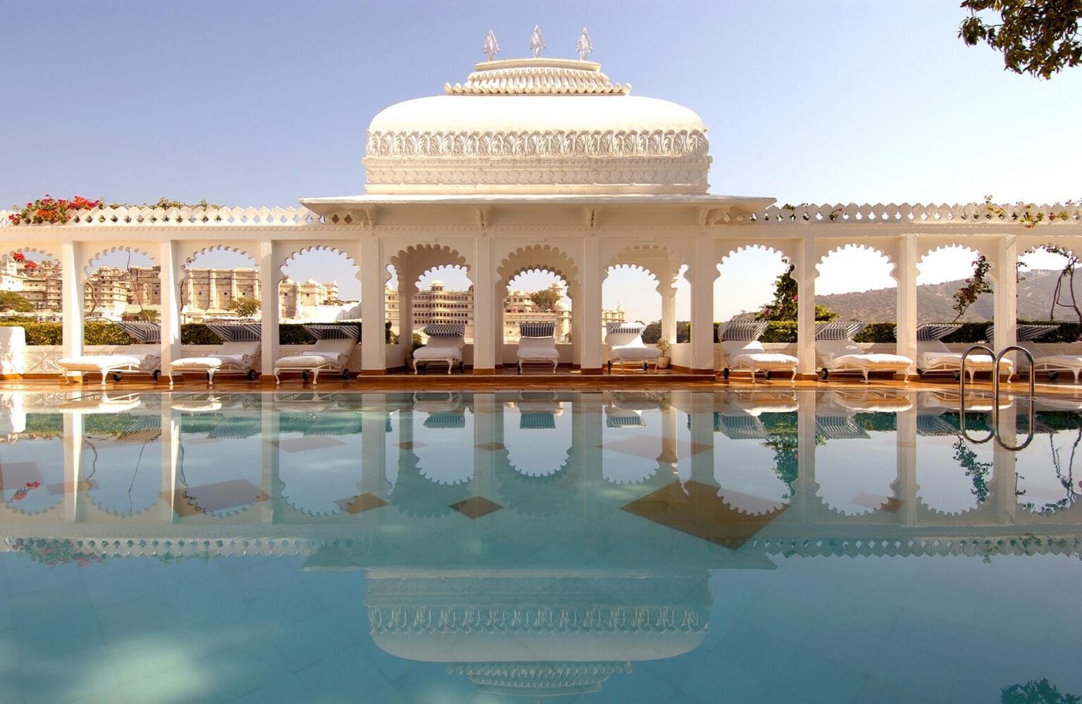 21-gorne-TAJ-Lake-Palace.jpg