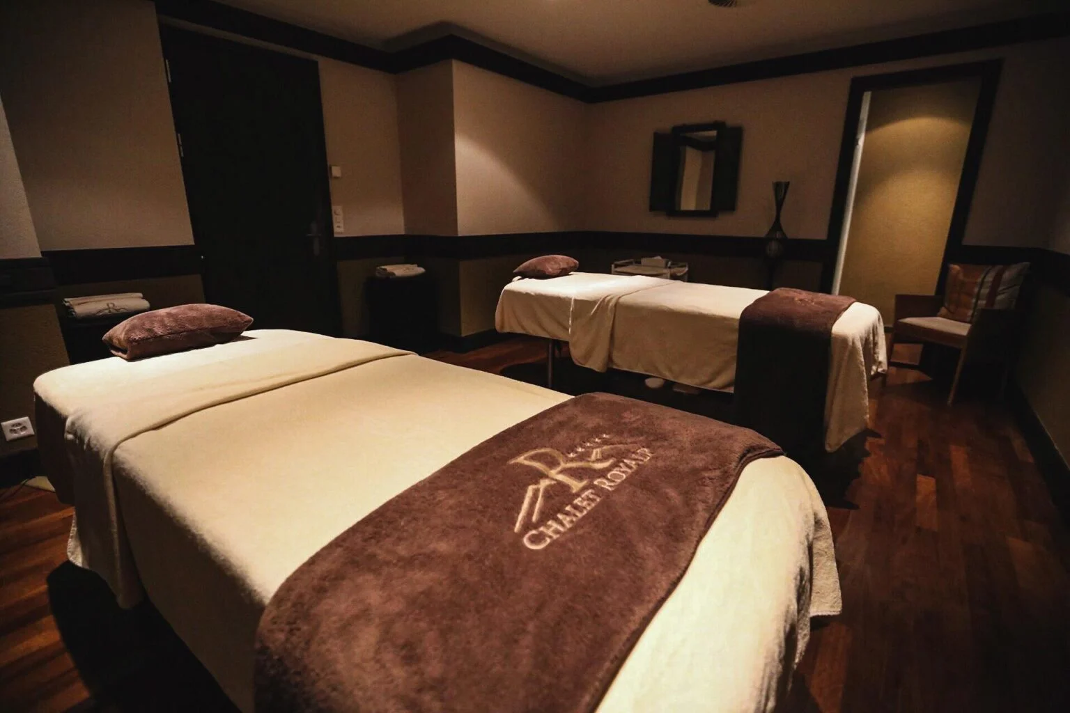 25.Treatments-Room.jpg