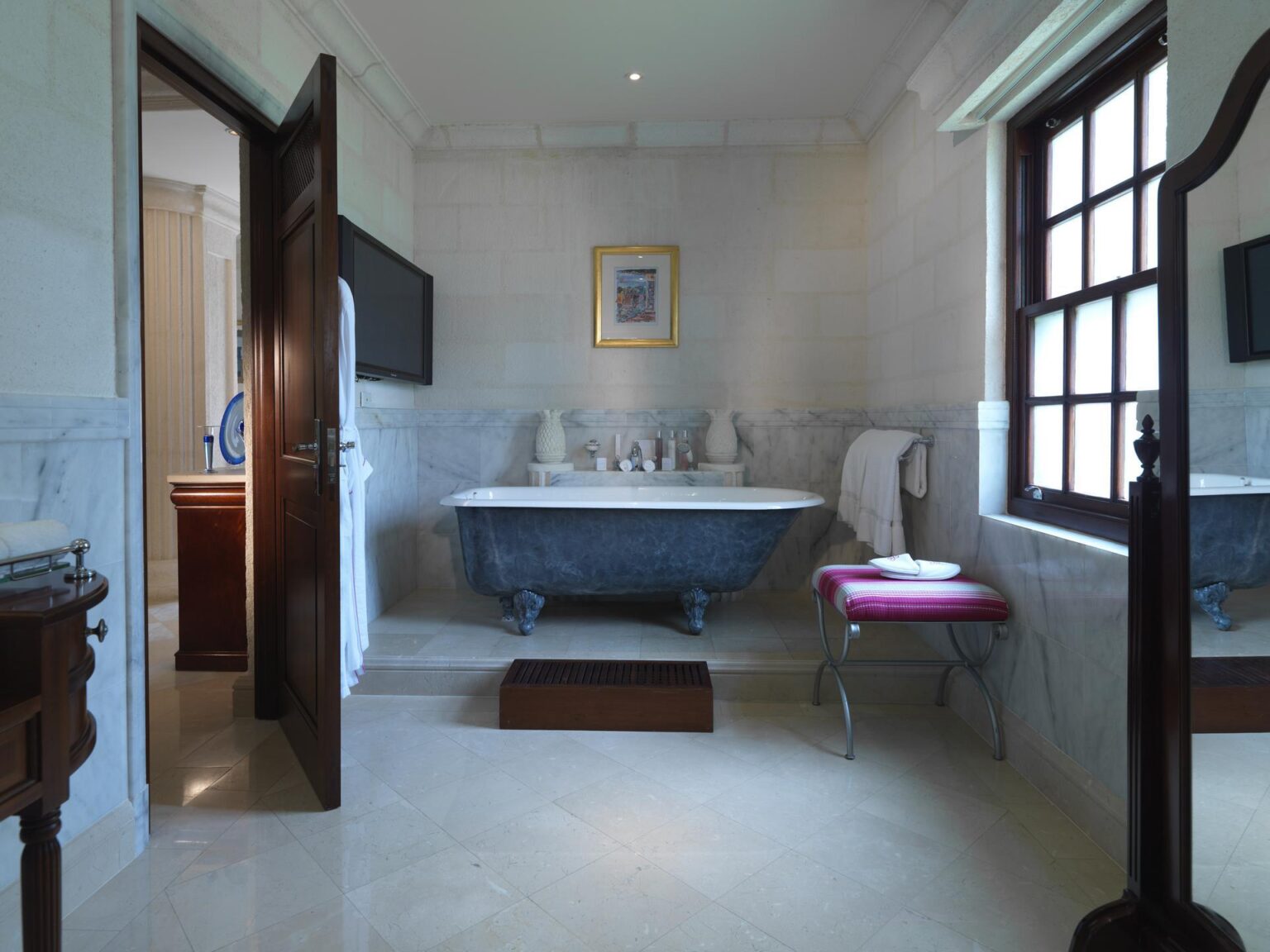 32004443-H1-Villa-Master-Bathroom.jpg