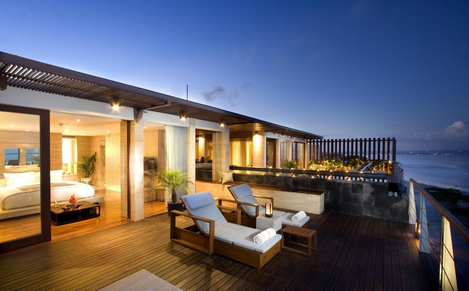 43357190-H1-Penthouse_terrace_loungers.jpg