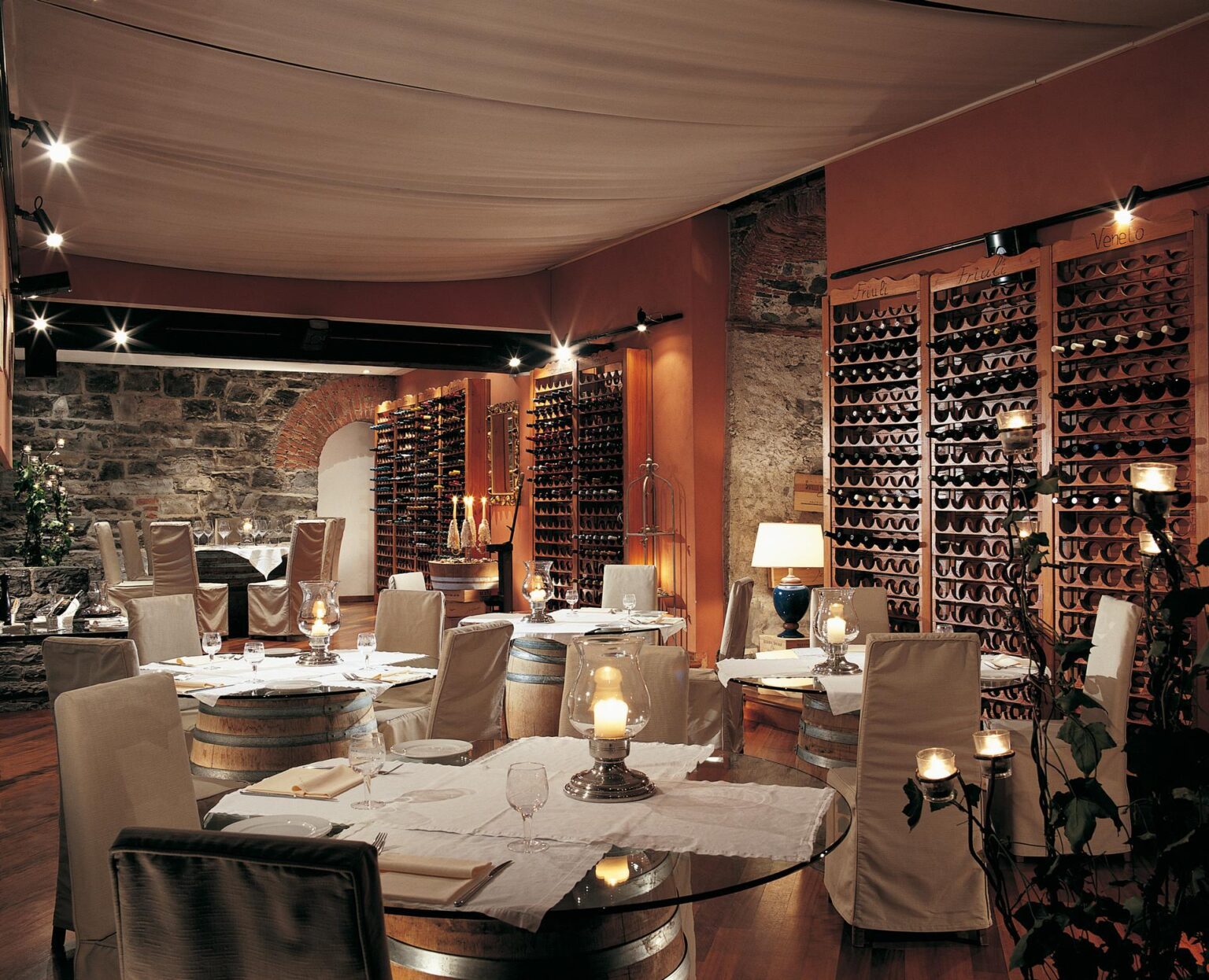 44-LEscale-Fondue-Wine-Bar.jpg