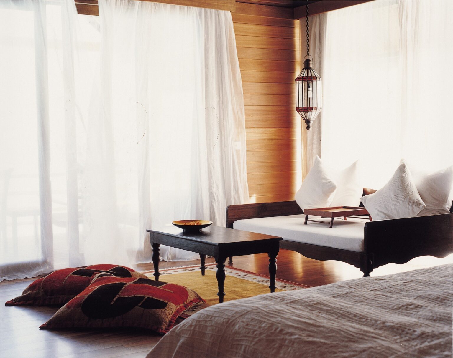 44153227-H1-COMO_Villa_Bedroom_1.jpg