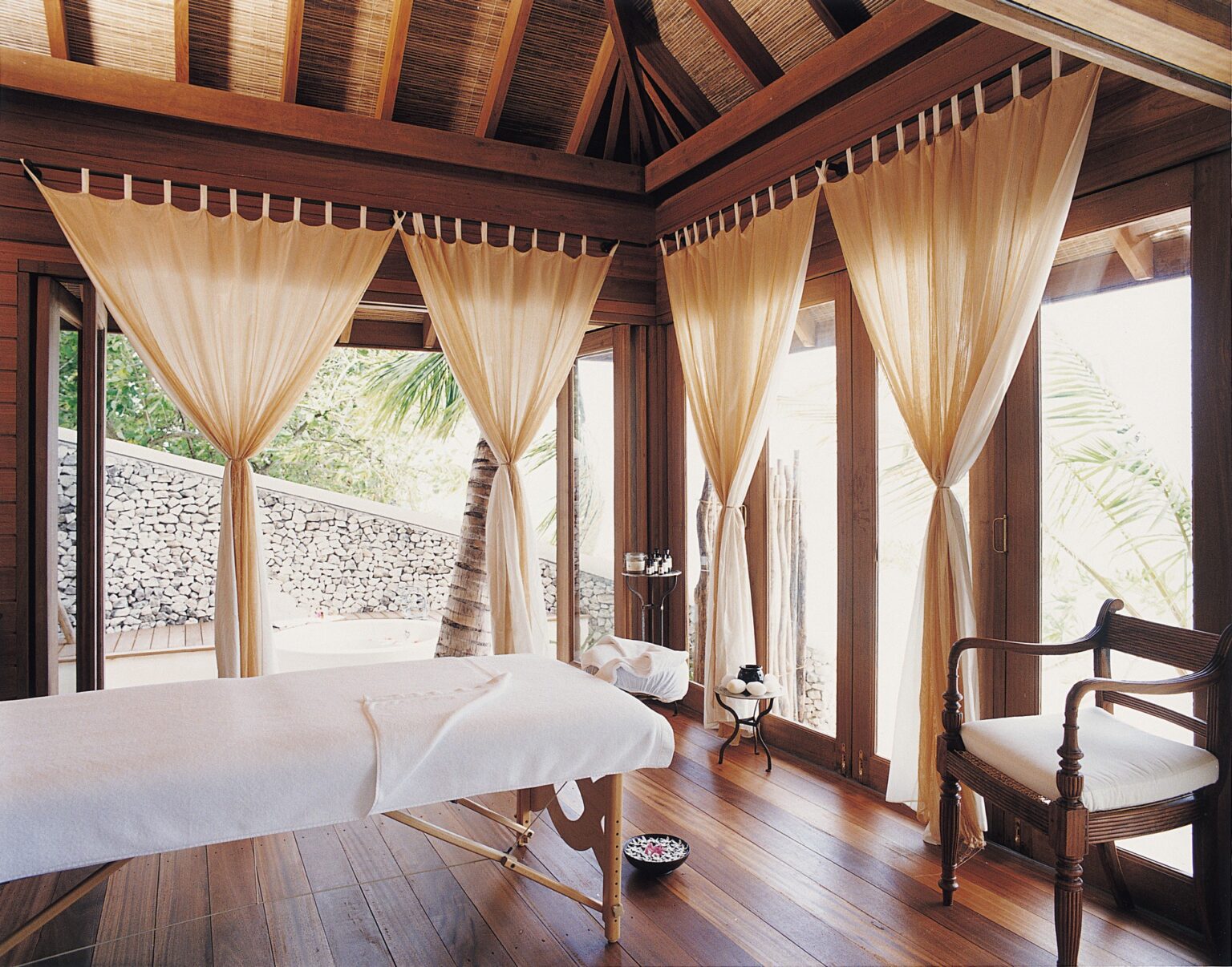 44163888-H1-COMO_Shambhala_Treatment_Room_4.jpg
