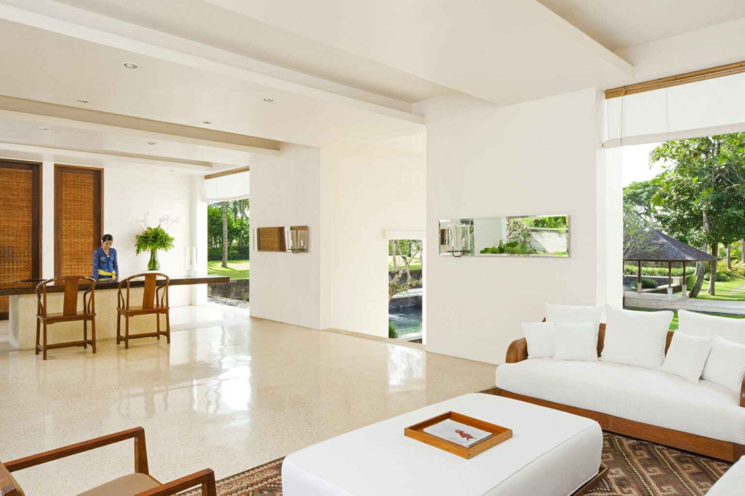 44164455-H1-Front_Desk_and_Lobby.jpg