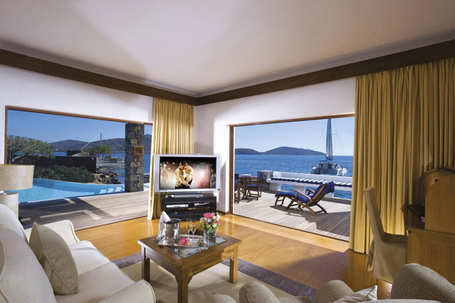 46739818-H1-Presidential_Suite_Waters_Edge_with_Private__Pool.jpg