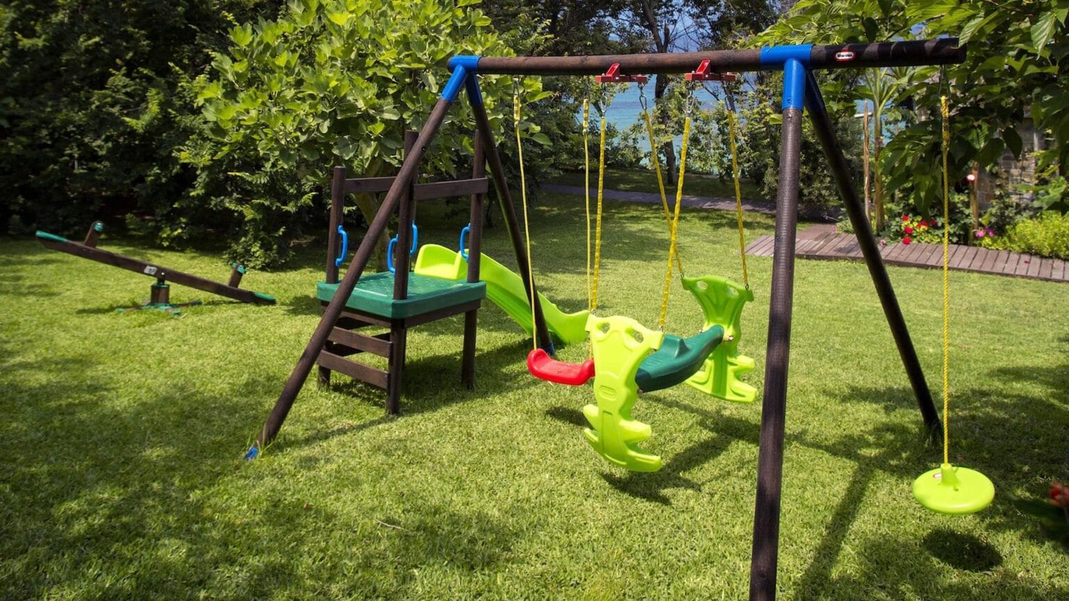 strefa dla dzieci z placem zabaw