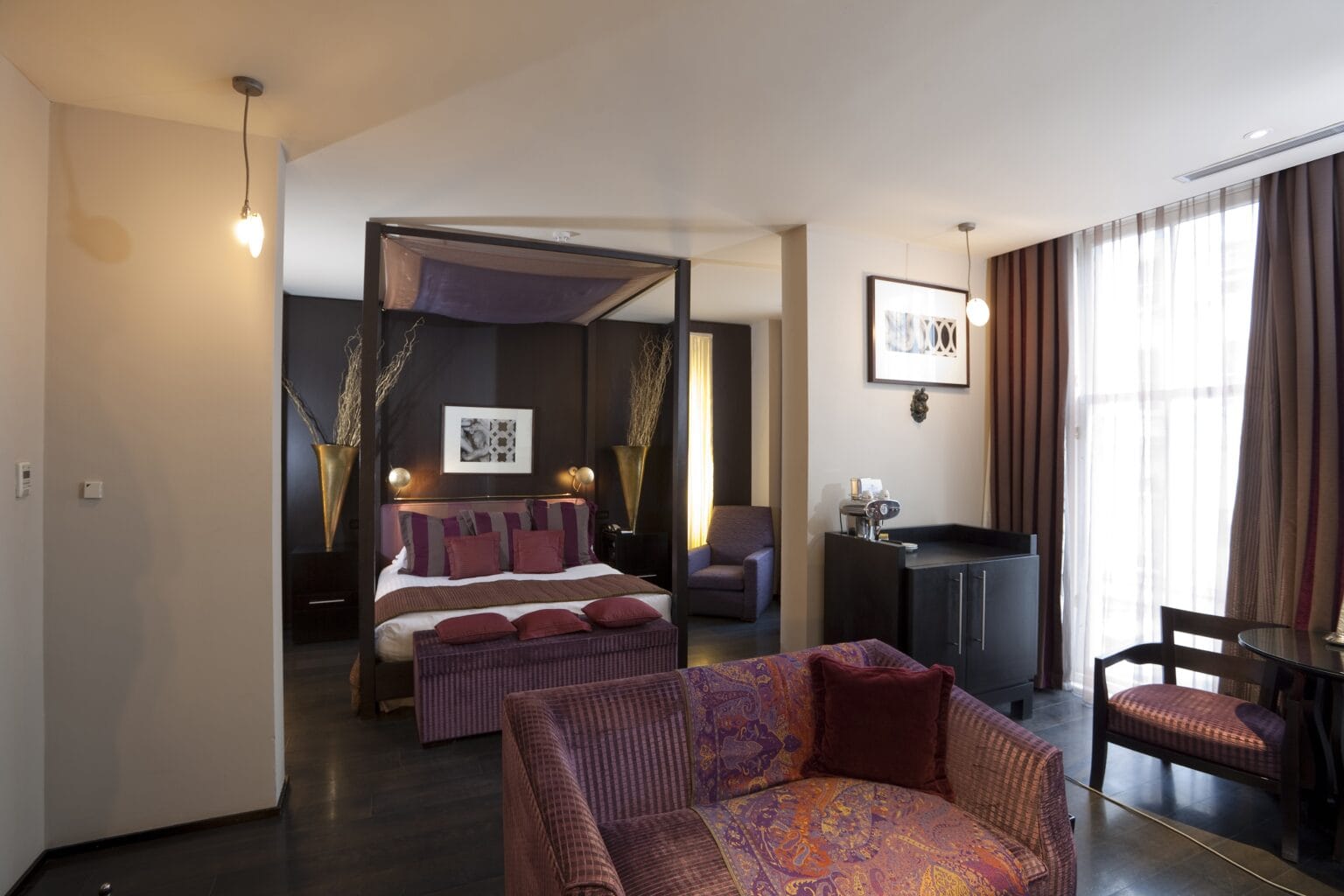 51852419-H1-Baglioni_Hotel_London_Deluxe_Suite_King.jpg