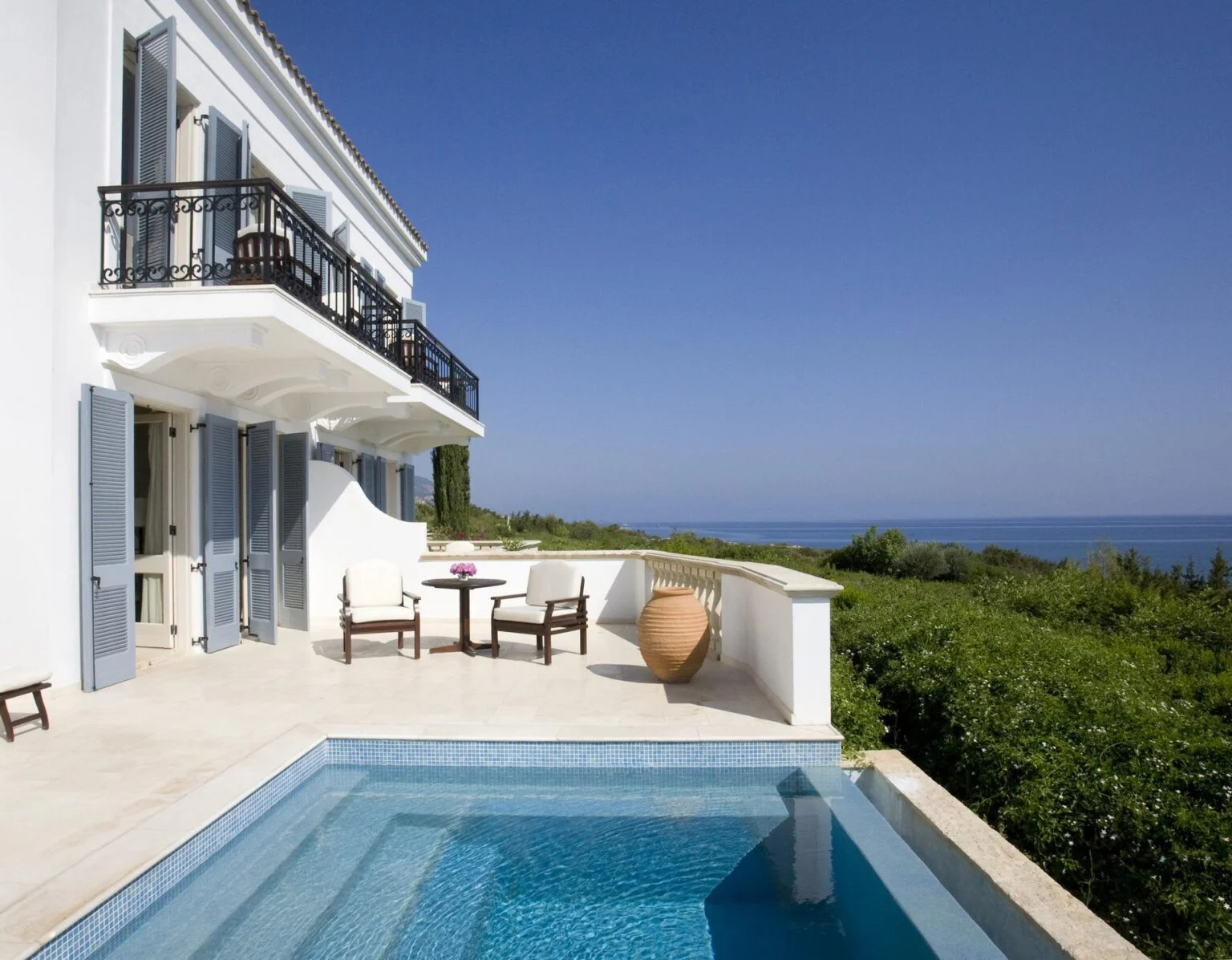 52528748-H1-Junior_Suite_Pool.jpg