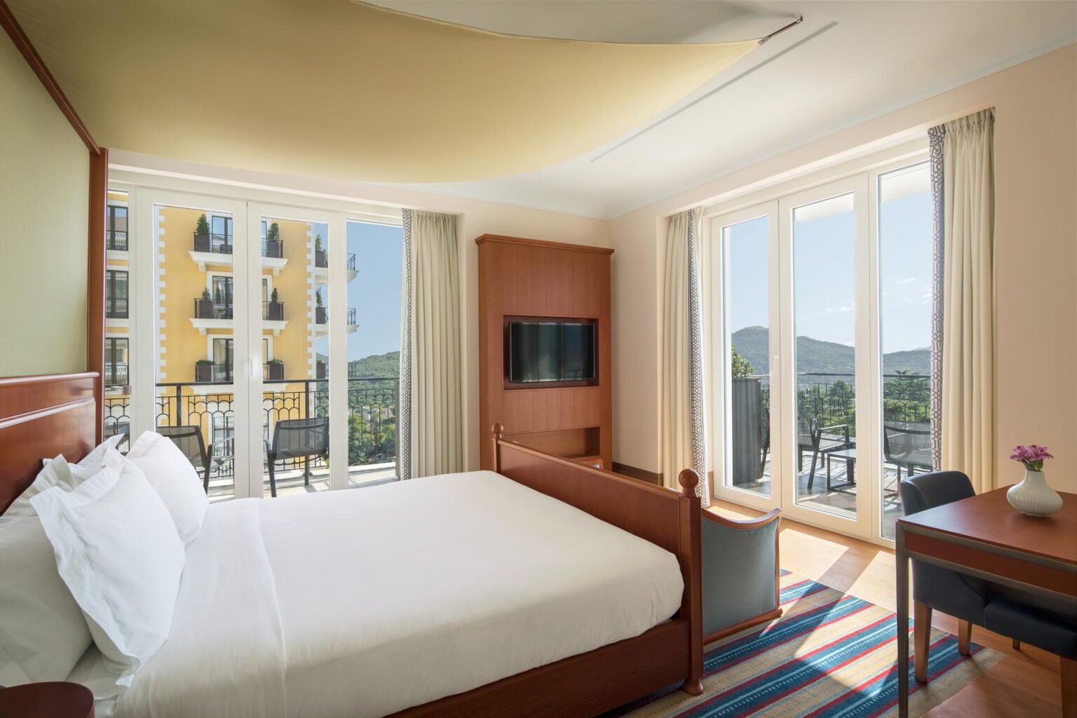 55_Junior-Suite-Sea-View_b.jpg