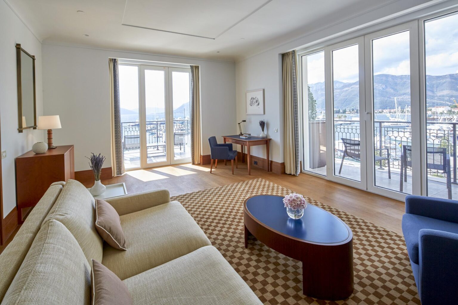 60_Three-Bedroom-Suite-Sea-View_g.jpg
